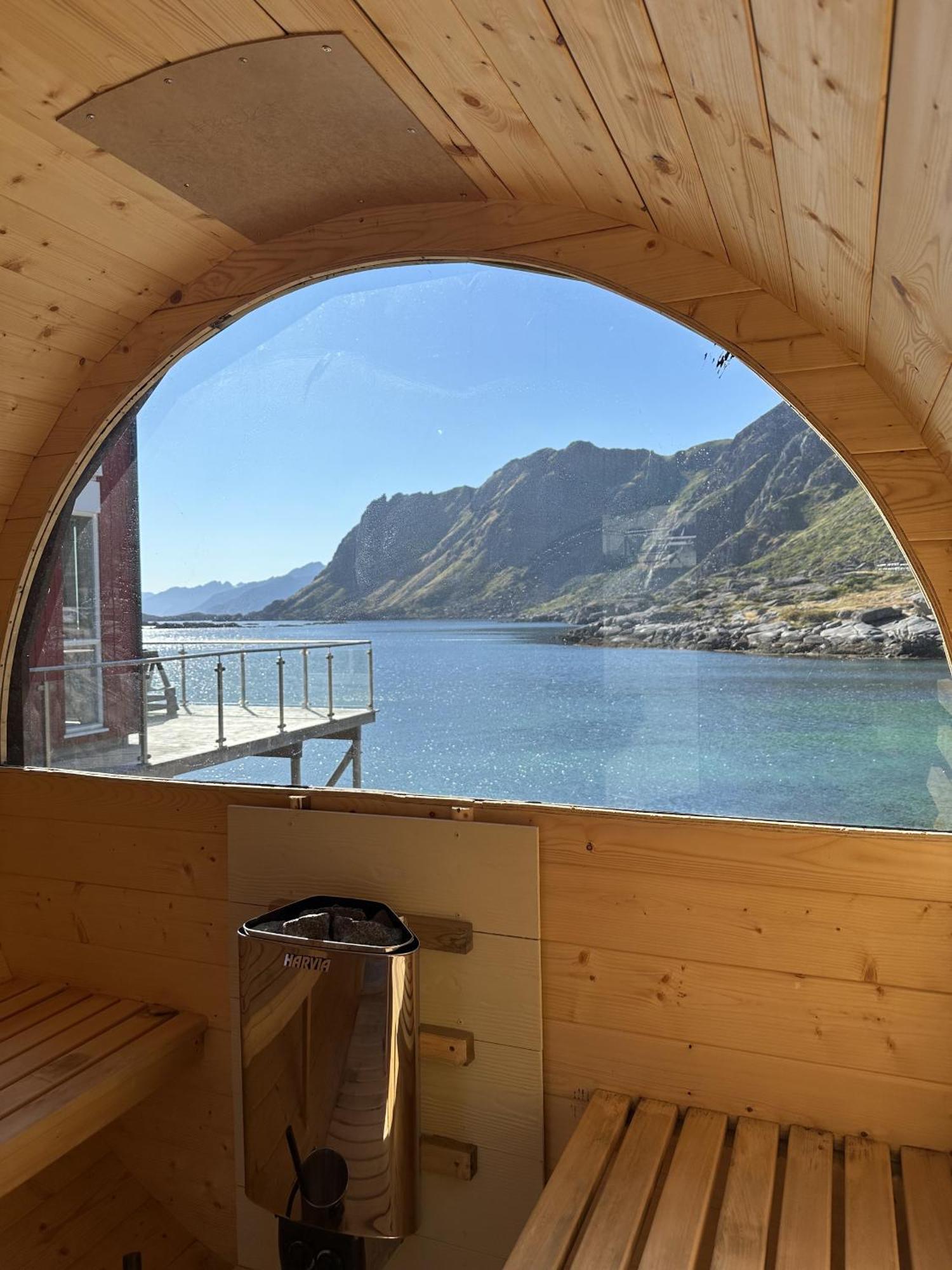 Lofoten Waterfront Luxury Lodge บอลสตาด ภายนอก รูปภาพ