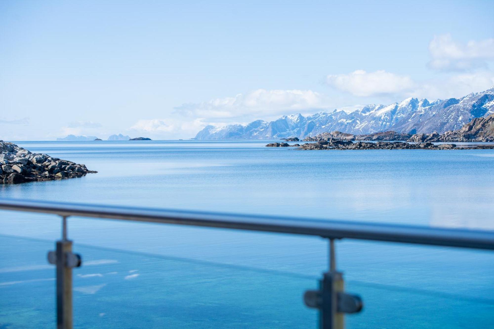 Lofoten Waterfront Luxury Lodge บอลสตาด ภายนอก รูปภาพ