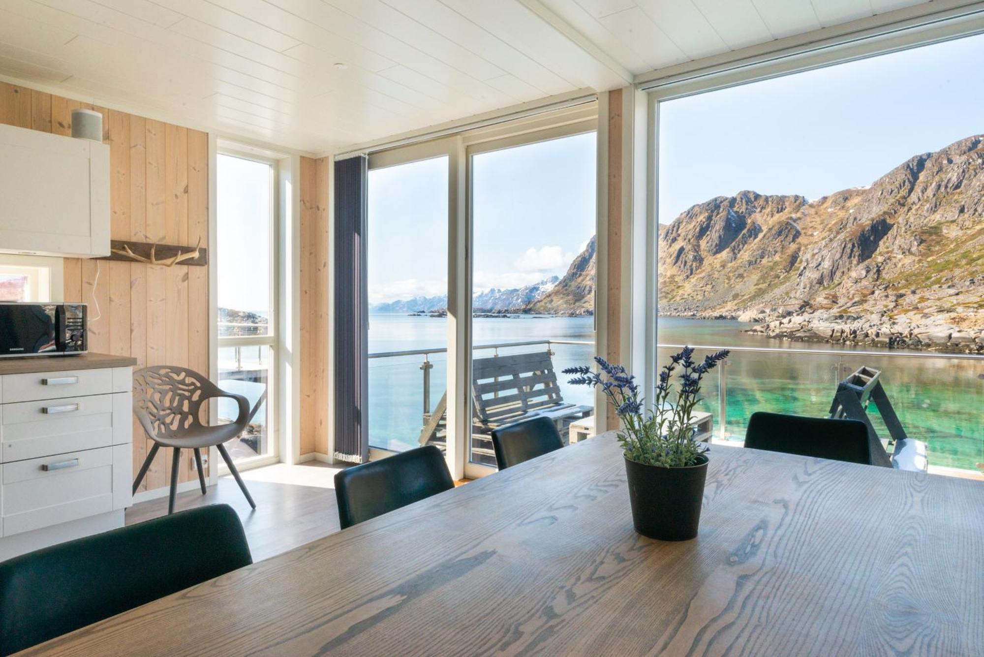 Lofoten Waterfront Luxury Lodge บอลสตาด ภายนอก รูปภาพ